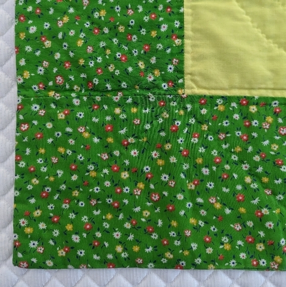 Handmade green quilt baby blanket - Picture 5 of 5